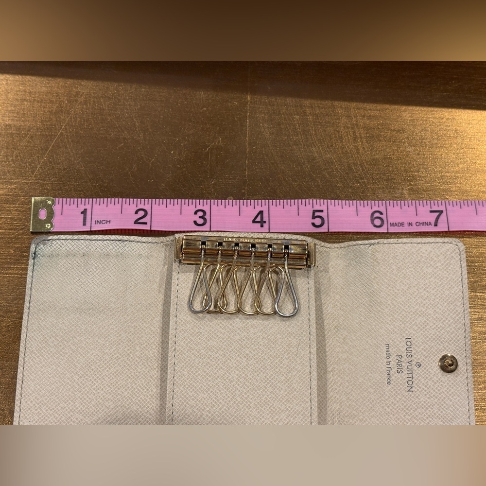 Louis Vuitton Damier Azur canvas 6 Key Holder
CT2106 - Picture 9 of 15